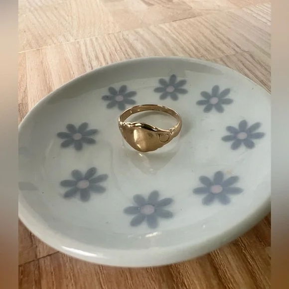 Vintage 14k yellow gold child size 3.25 size signet ring